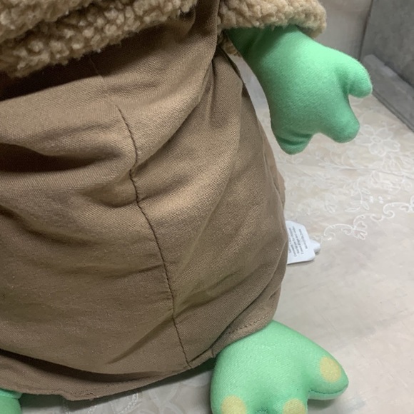 21"x 10" Star Wars The child baby Yoda plush cuddle pillow with hands & feet - Picture 12 of 12